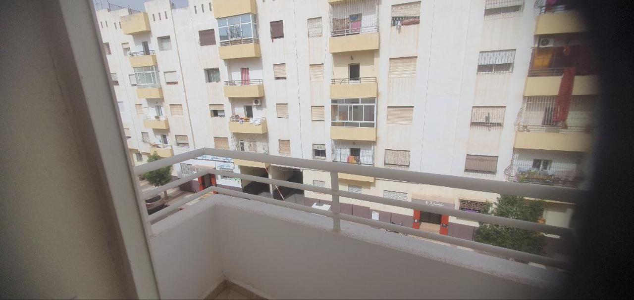 A Louer 80 M A Hay Salam - *